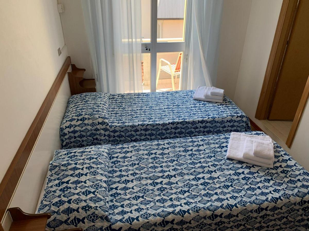 Hotel Estense Rimini Luaran gambar