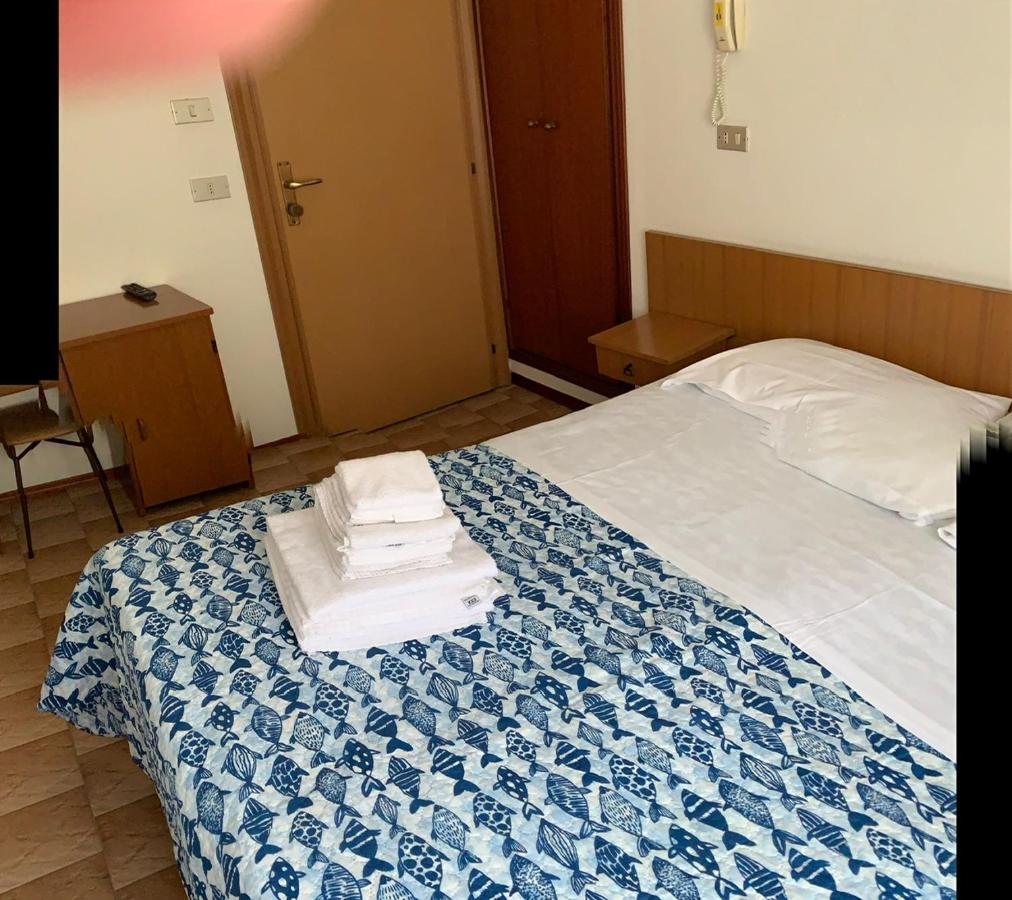 Hotel Estense Rimini Luaran gambar