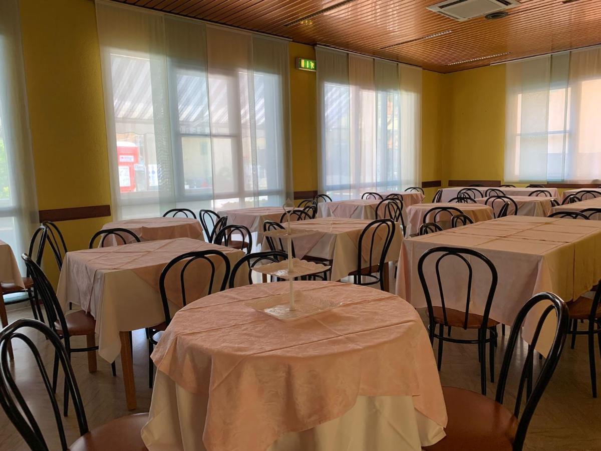 Hotel Estense Rimini Luaran gambar
