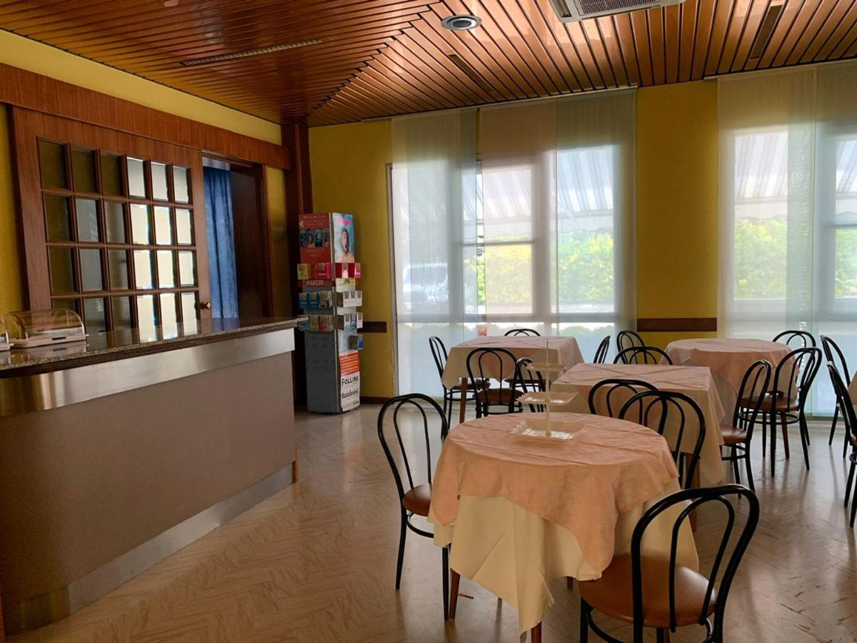 Hotel Estense Rimini Luaran gambar